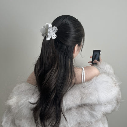 girl-in-polka-dot-flower-claw-clip-halfup-hairstyle