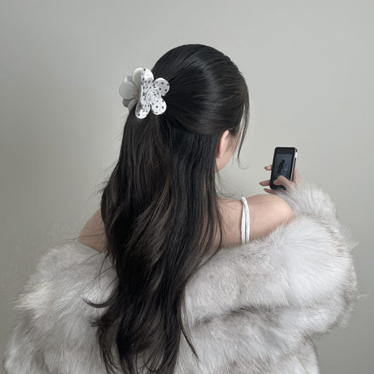 girl-in-polka-dot-flower-claw-clip-halfup-hairstyle