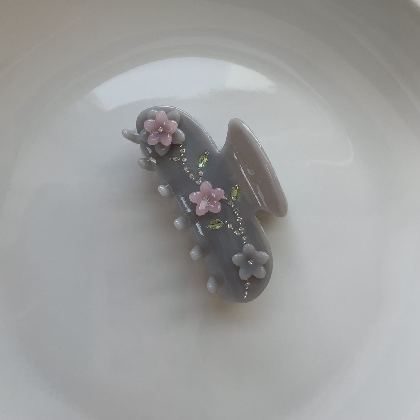 Vintage Garden Clip in Gray